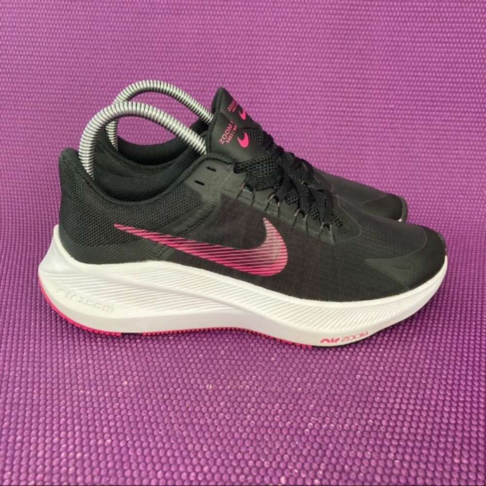 Nike zoom Winflo women’s size 7. Black magenta pink/purple running shoes